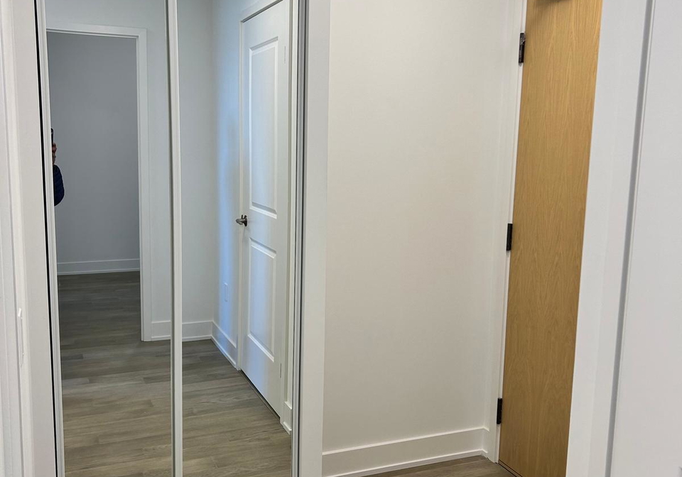 202-burnhamthorpe-road-e-mississauga-ontario-w12693538