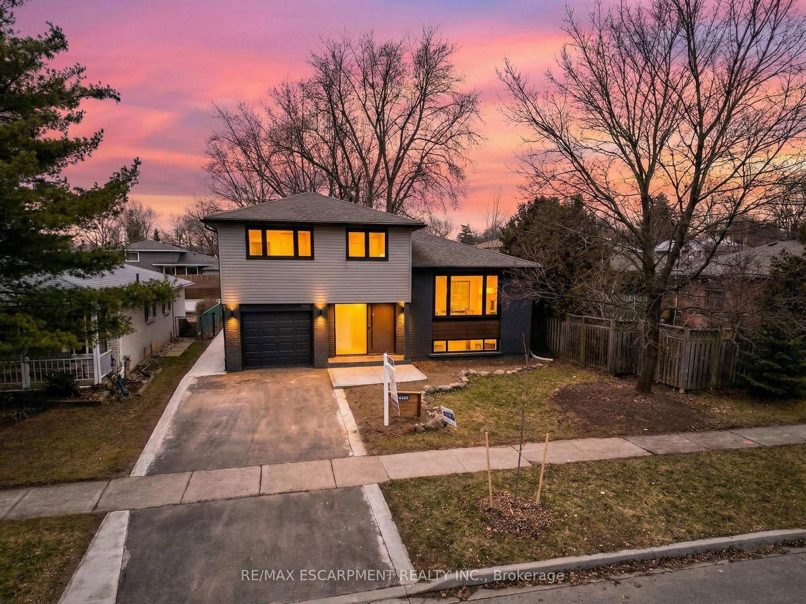 5375-riverside-drive-burlington-ontario-w12693682