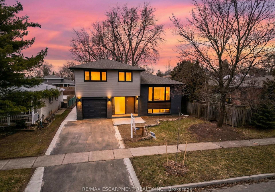 5375-riverside-drive-burlington-ontario-w12693682