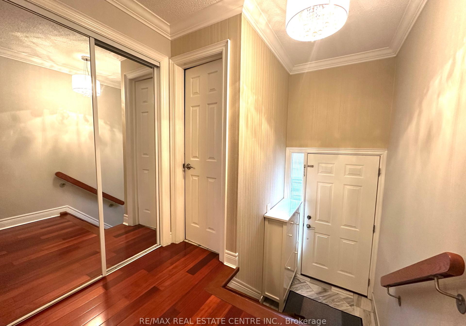 60-hanson-road-mississauga-ontario-w12693738