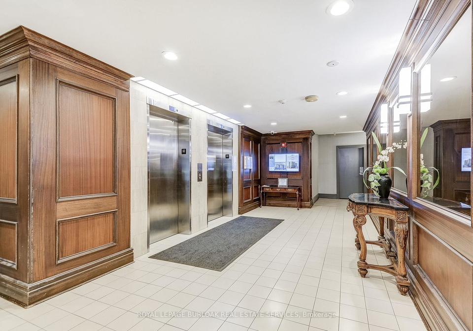1201-north-shore-boulevard-e-burlington-ontario-w12694568