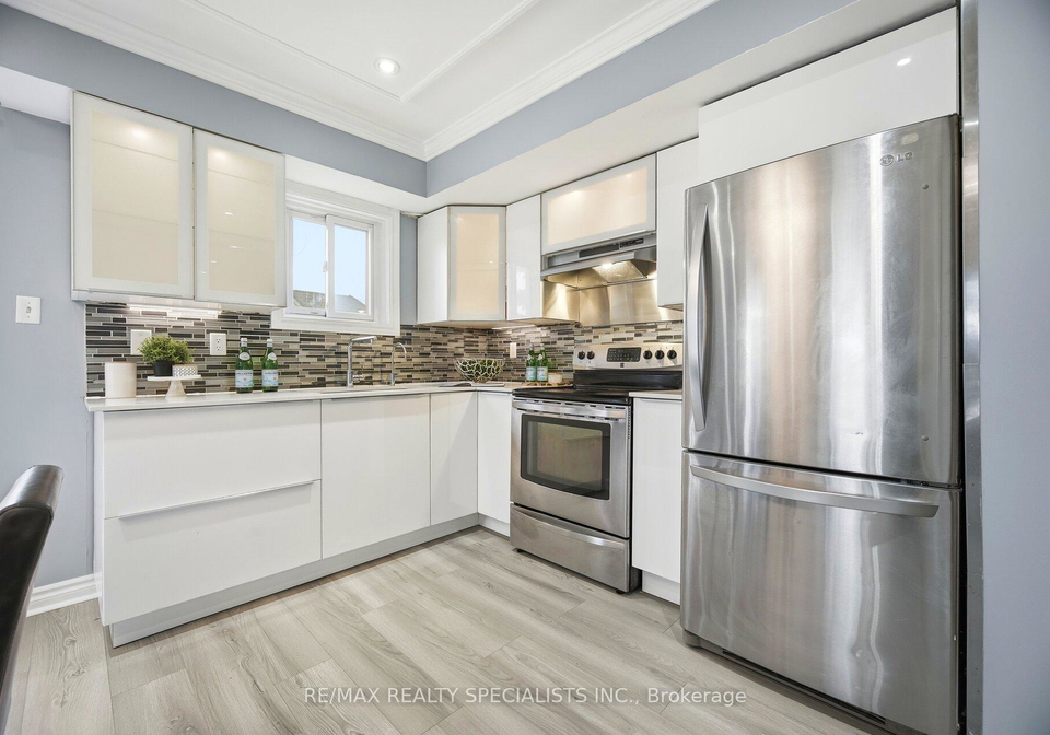 1050-bristol-road-w-mississauga-ontario-w12696662