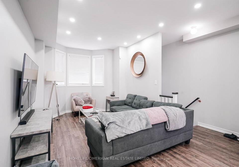 16-piggott-mews-north-york-ontario-w12697500