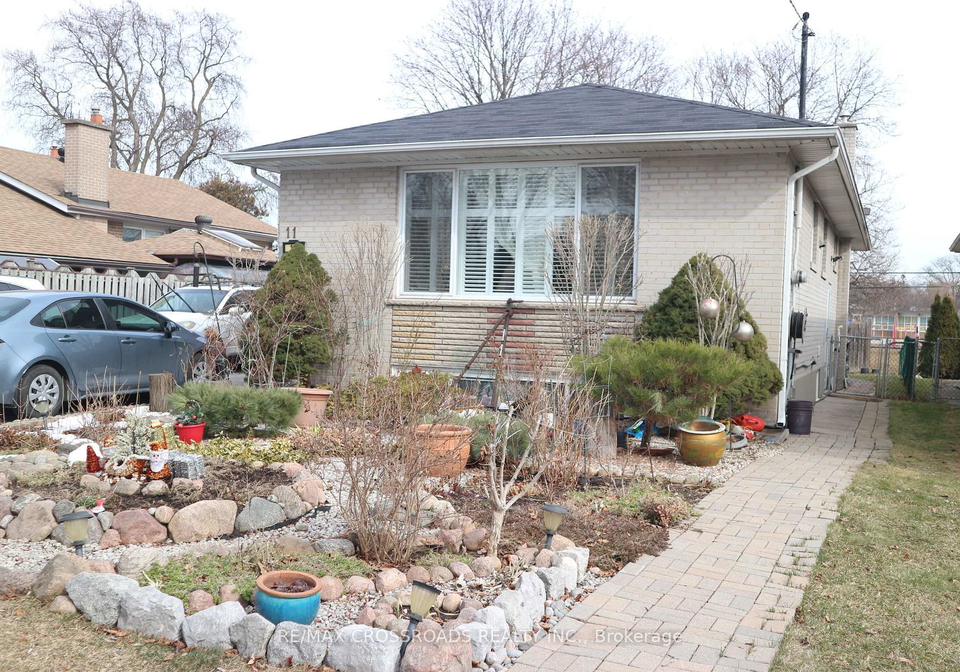 11-bankfield-drive-etobicoke-ontario-w12697992