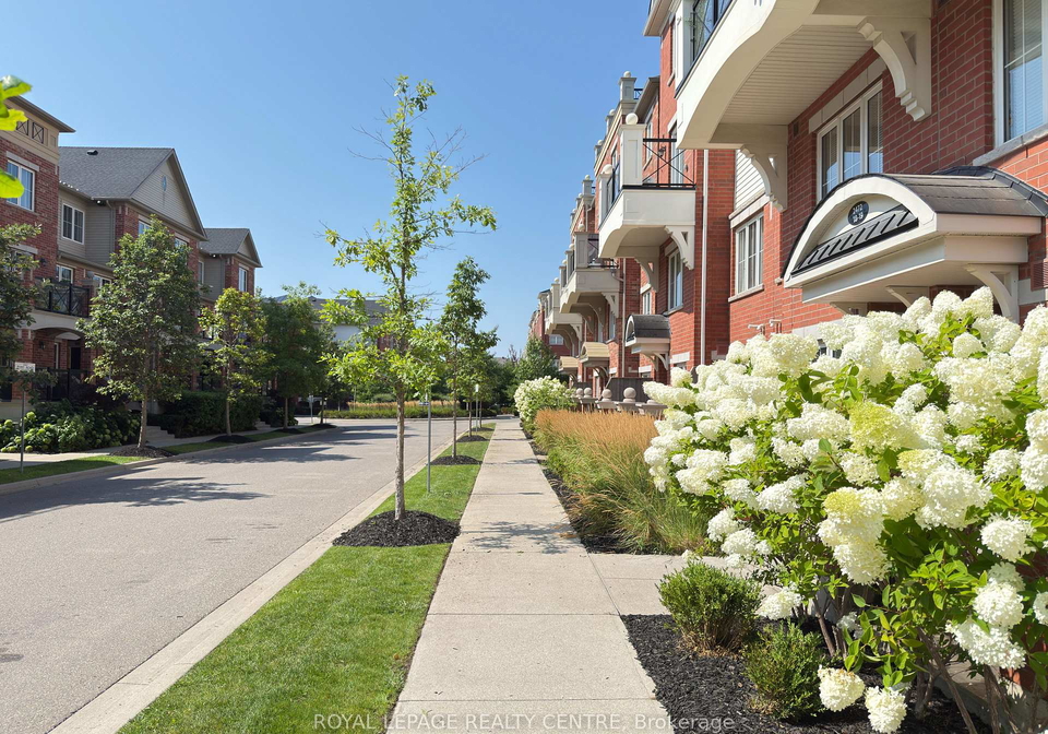 2472-post-road-oakville-ontario-w12698958