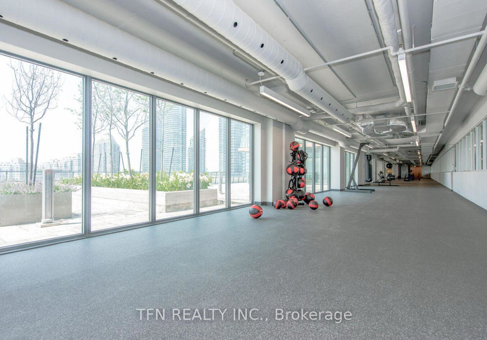 30-shore-breeze-drive-etobicoke-ontario-w12699718