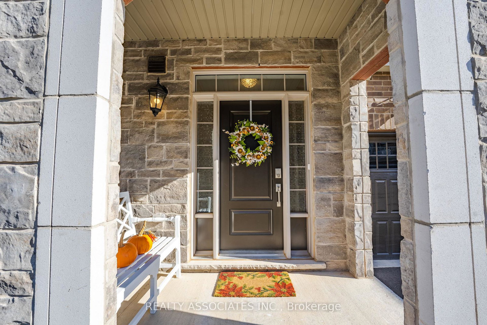 3333-mockingbird-common-oakville-ontario-w12699812