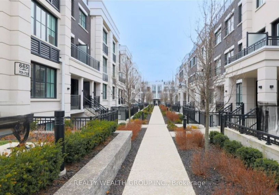 665-cricklewood-drive-mississauga-ontario-w12701060