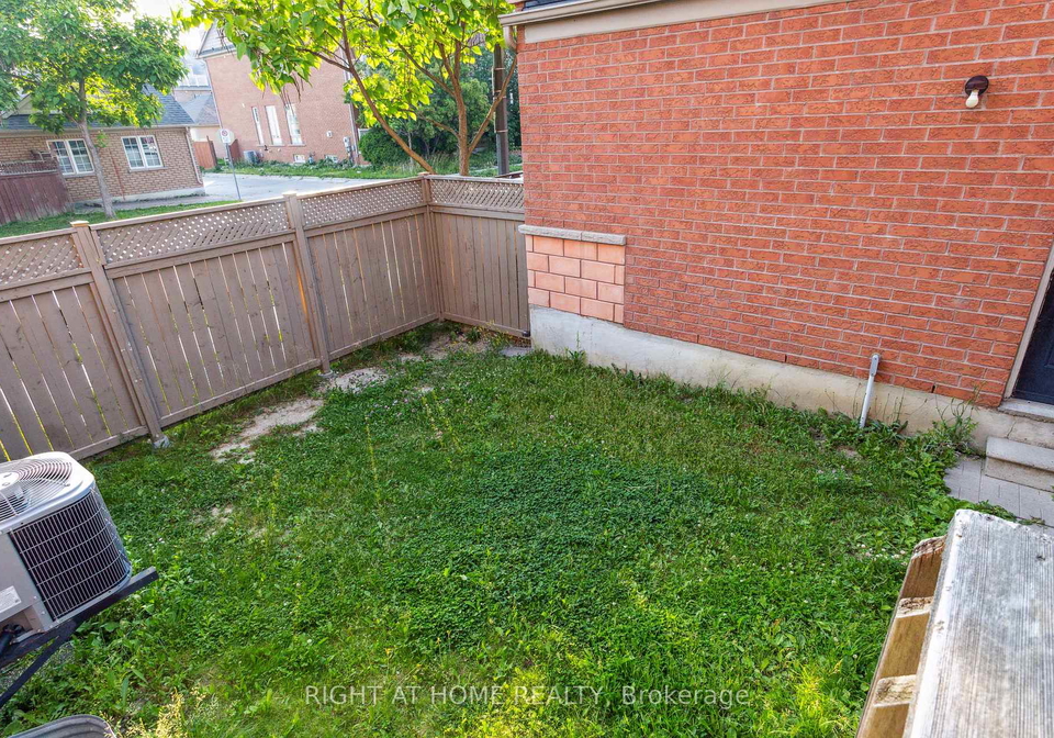 3-herzberg-gardens-york-ontario-w12702240