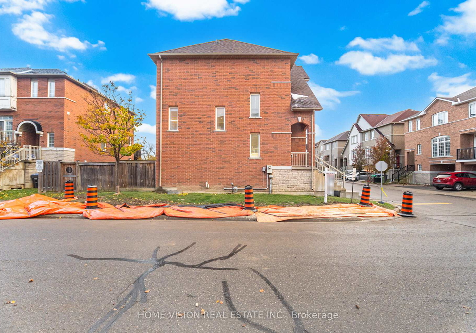 7magistrate-terrace-mississauga-ontario-w12703764
