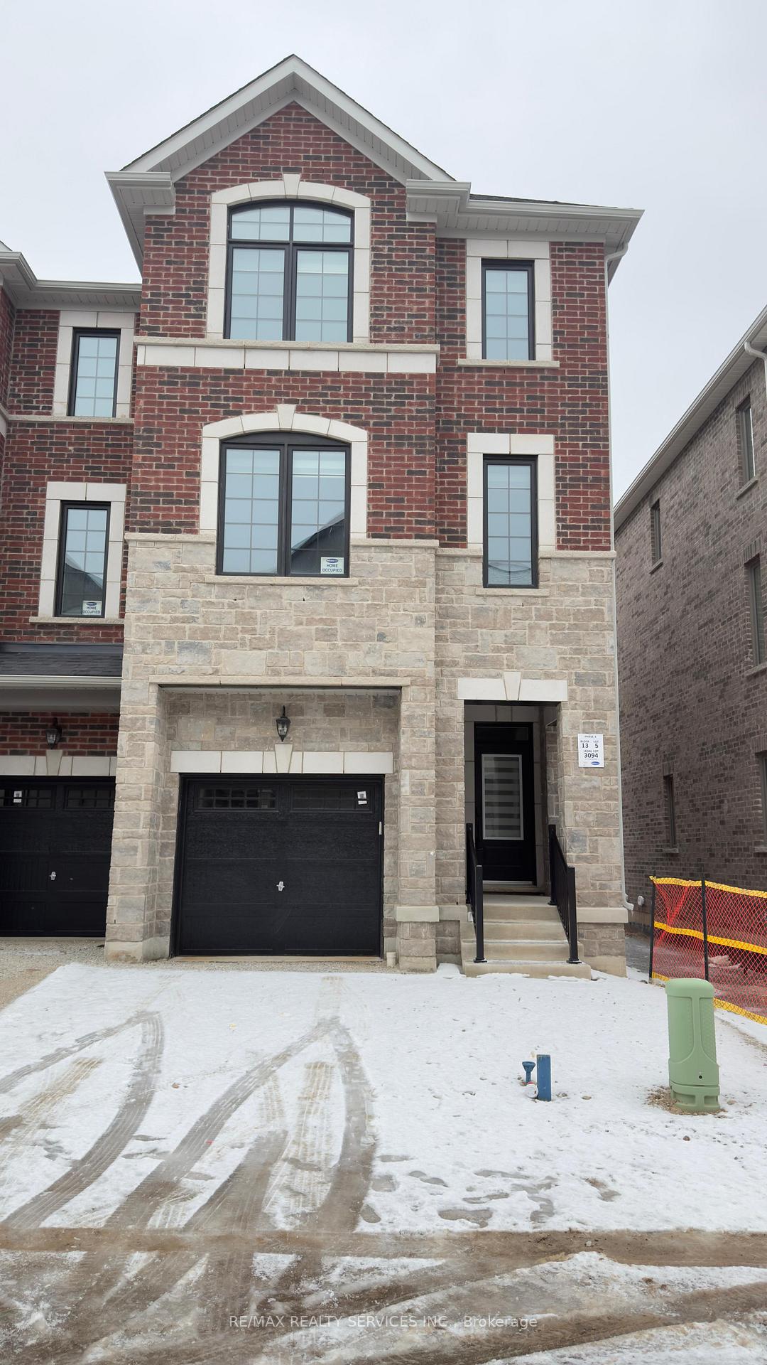 41-yellow-rail-crescent-brampton-ontario-w12705276