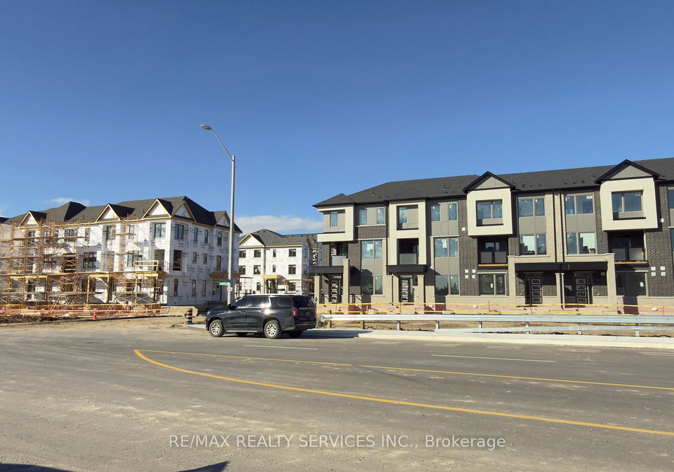 41-yellow-rail-crescent-brampton-ontario-w12705276