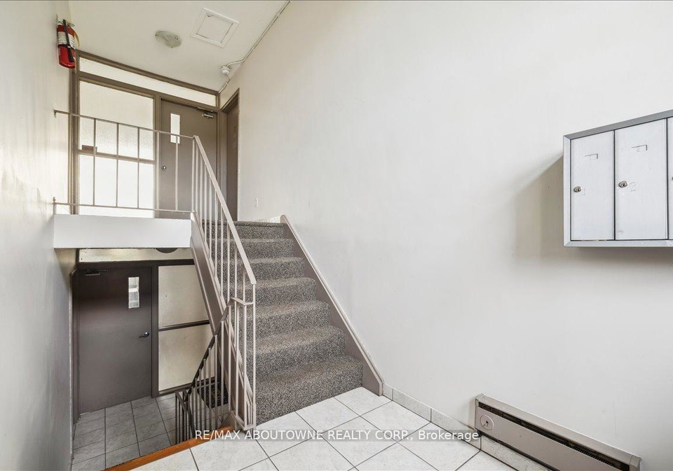 2350-queensway-drive-burlington-ontario-w12706278