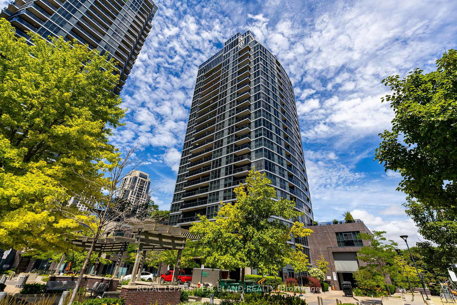 1-valhalla-inn-road-etobicoke-ontario-w12707104