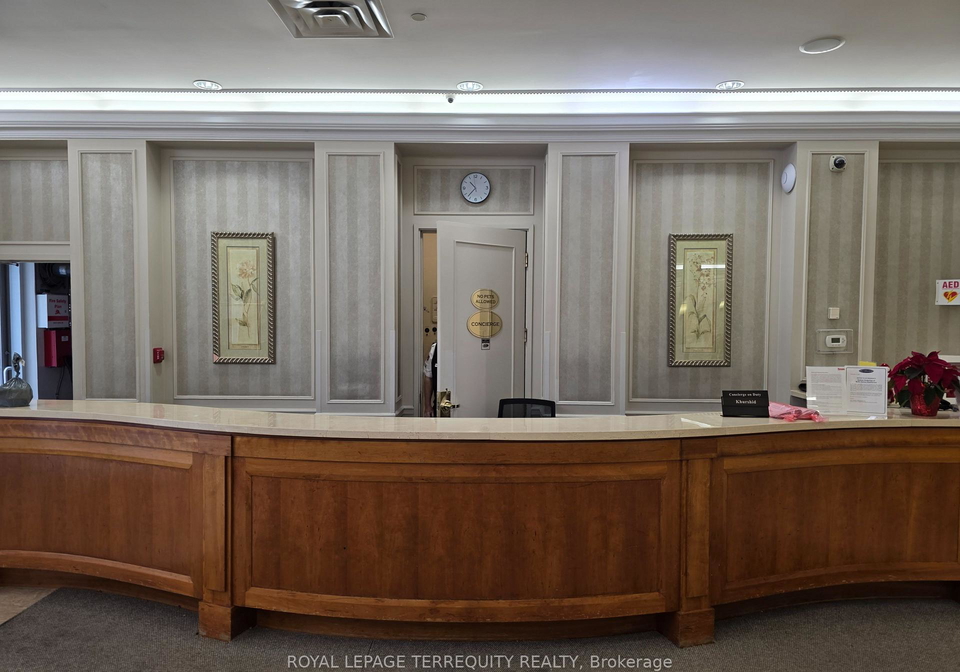 35-kingsbridge-garden-circle-mississauga-ontario-w12707394