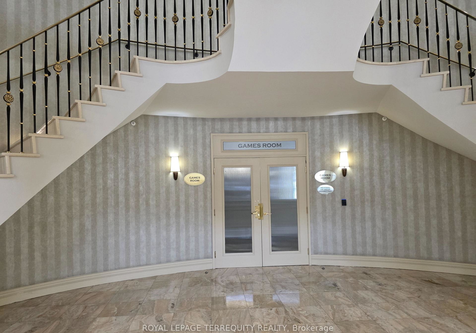 35-kingsbridge-garden-circle-mississauga-ontario-w12707394