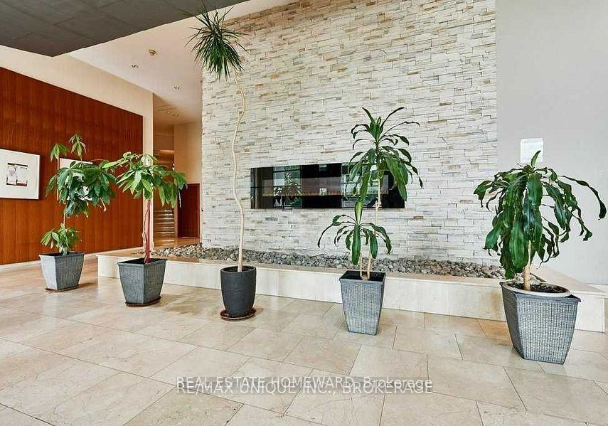 220-burnhamthorpe-road-w-mississauga-ontario-w12708266