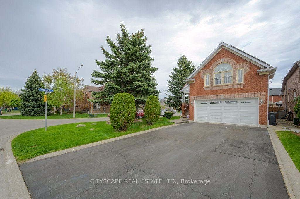 6121-maple-gate-circle-mississauga-ontario-w12710552