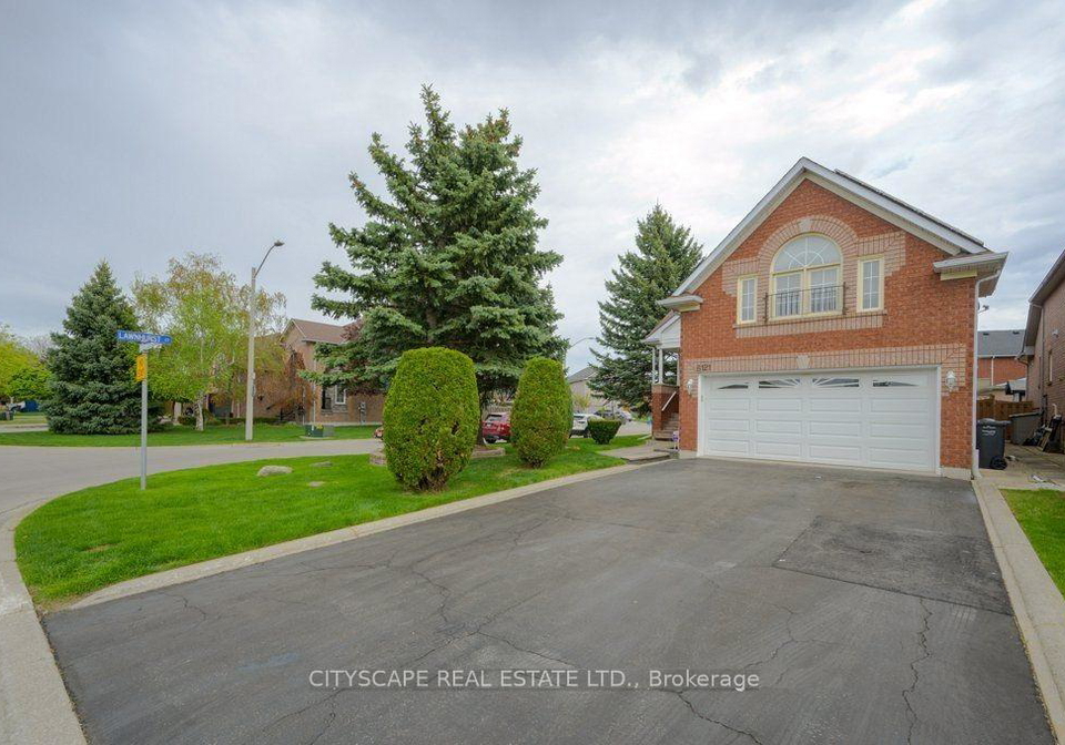 6121-maple-gate-circle-mississauga-ontario-w12710552
