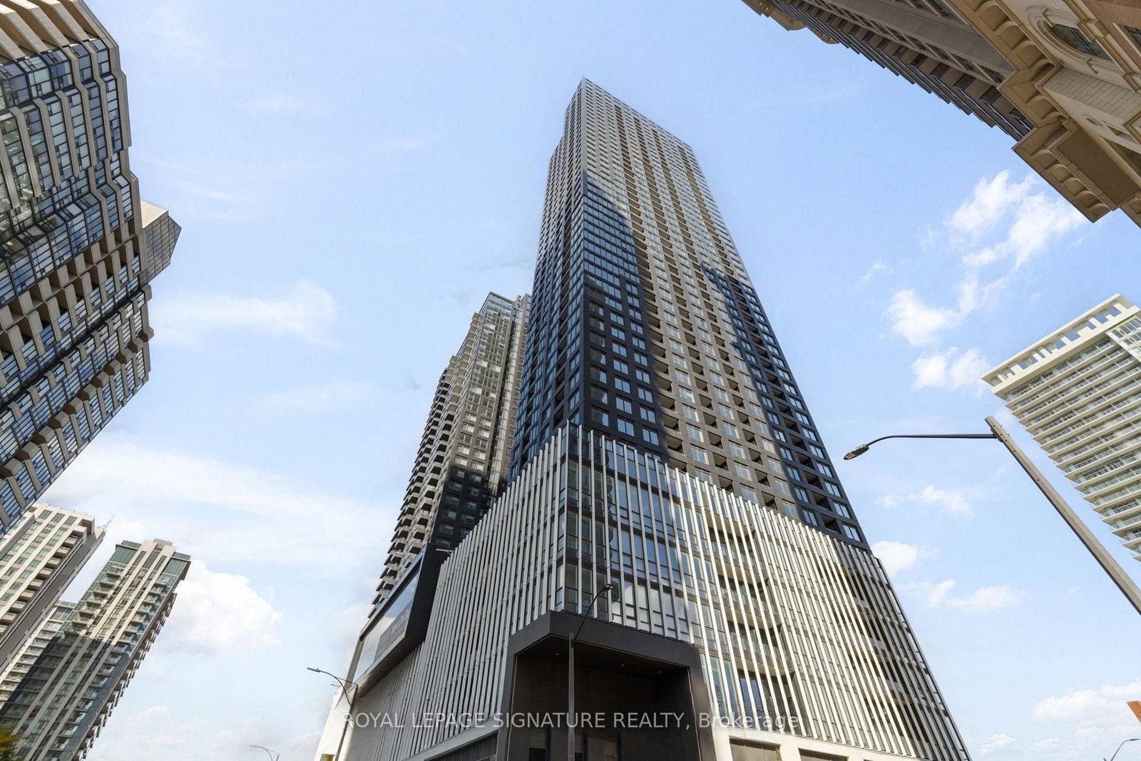 395-square-one-drive-mississauga-ontario-w12711040