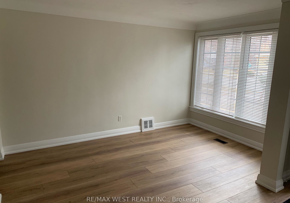 430-queen-mary-drive-oakville-ontario-w12711778