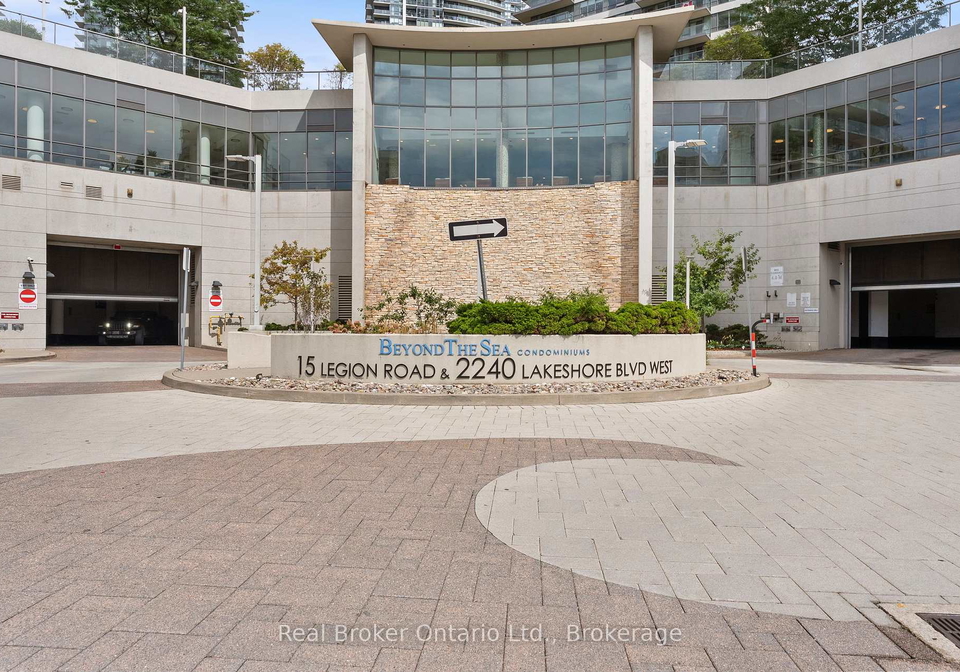 2240-lakeshore-boulevard-w-etobicoke-ontario-w12713010