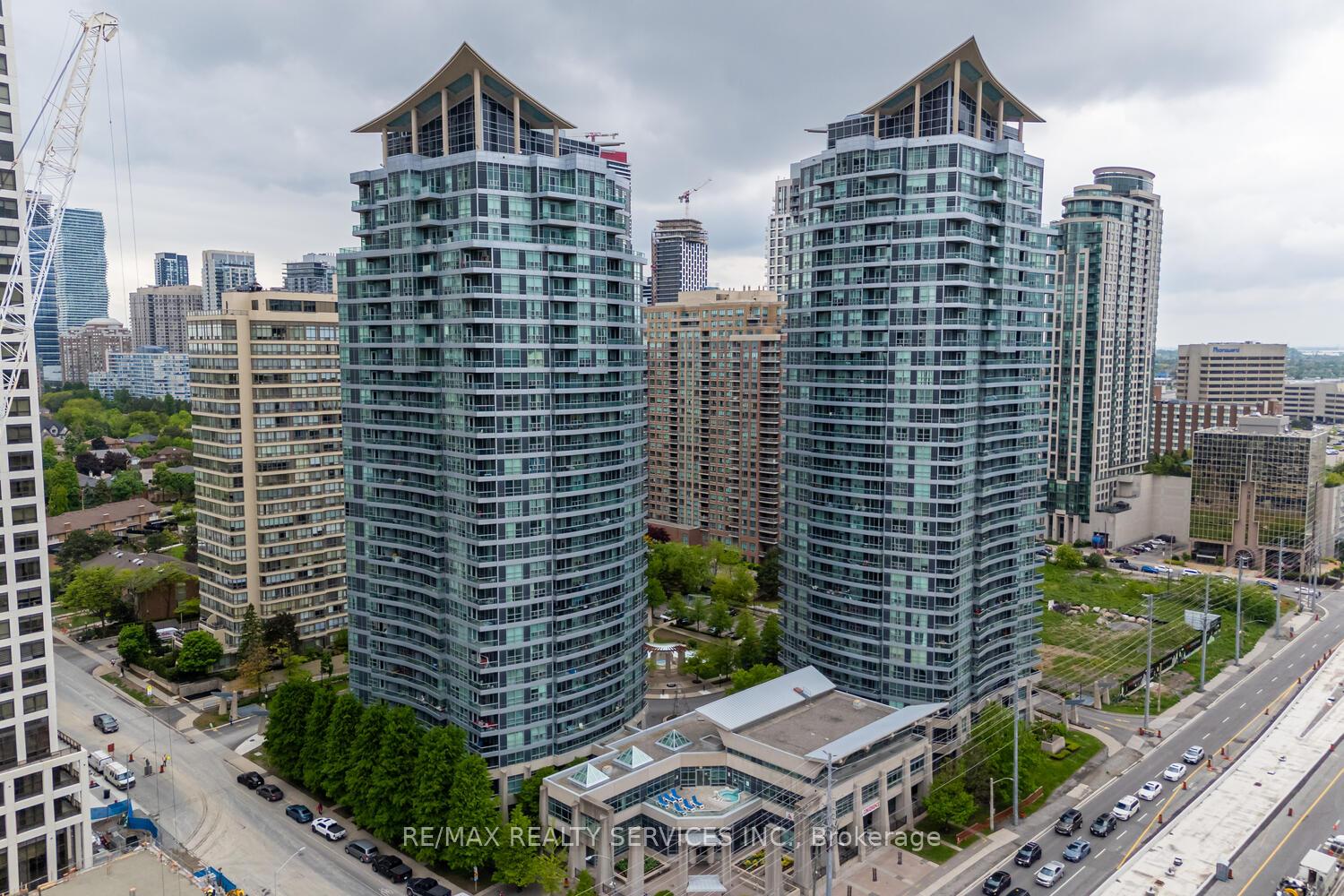 33-elm-drive-mississauga-ontario-w12713372