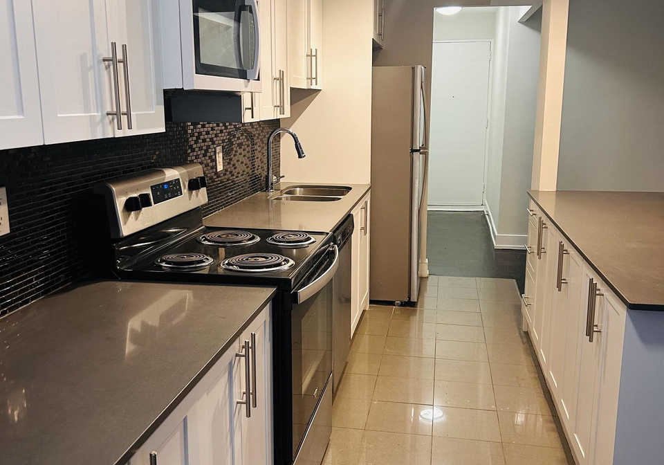 2-superior-avenue-etobicoke-ontario-w12713682