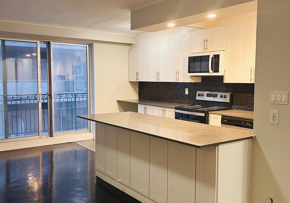 2-superior-avenue-etobicoke-ontario-w12713682