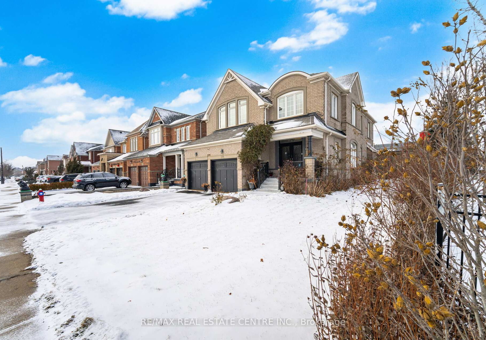 38-lightcatcher-circle-brampton-ontario-w12716404