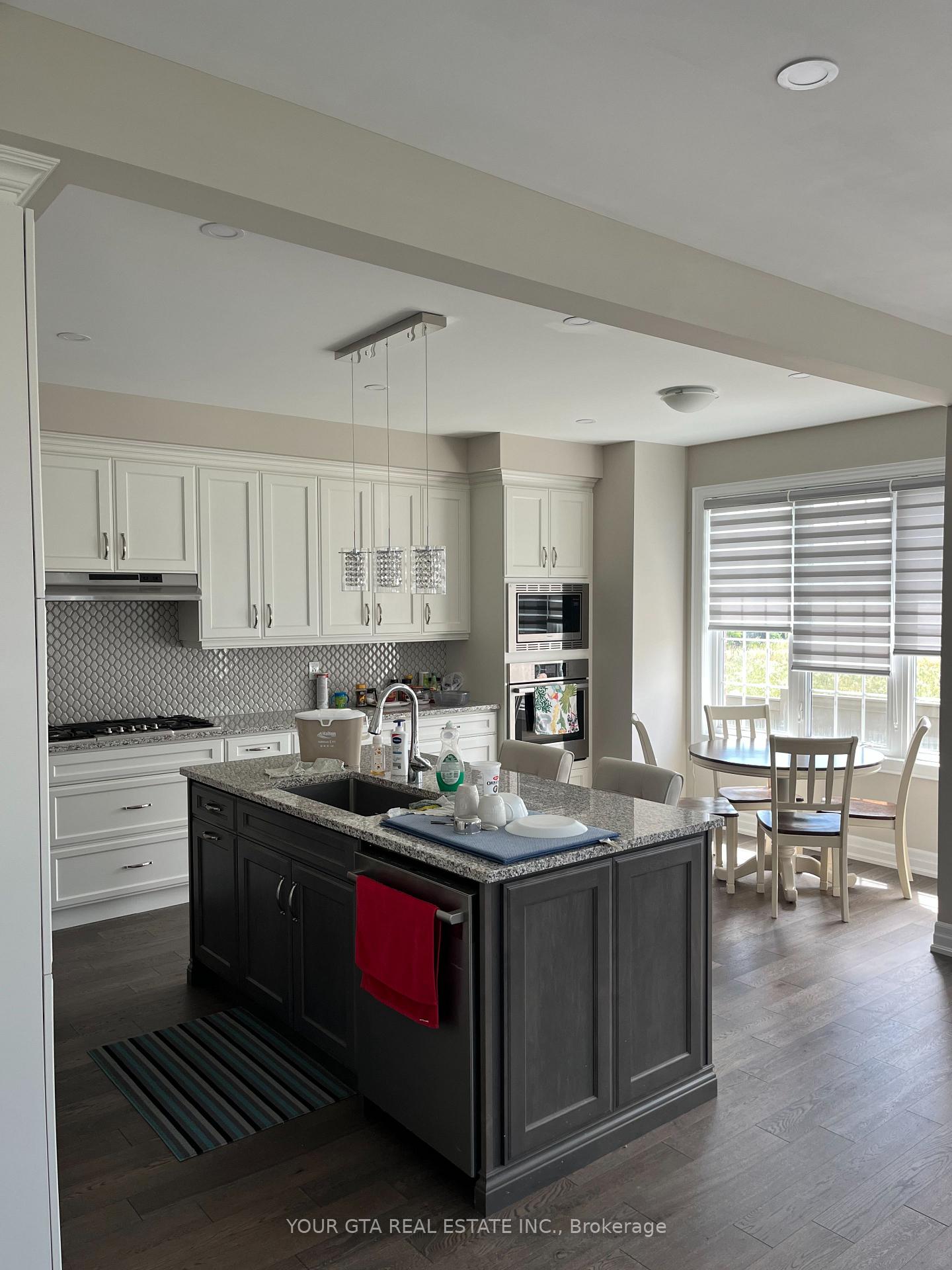102-burnhamthorpe-road-e-oakville-ontario-w12718220