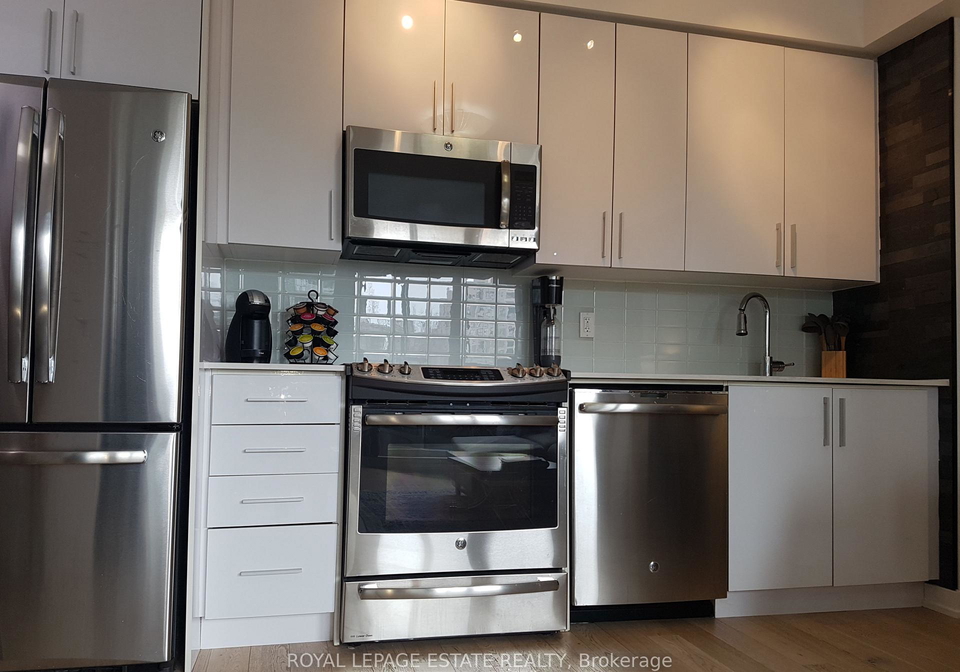 2212-lake-shore-boulevard-w-etobicoke-ontario-w12718810