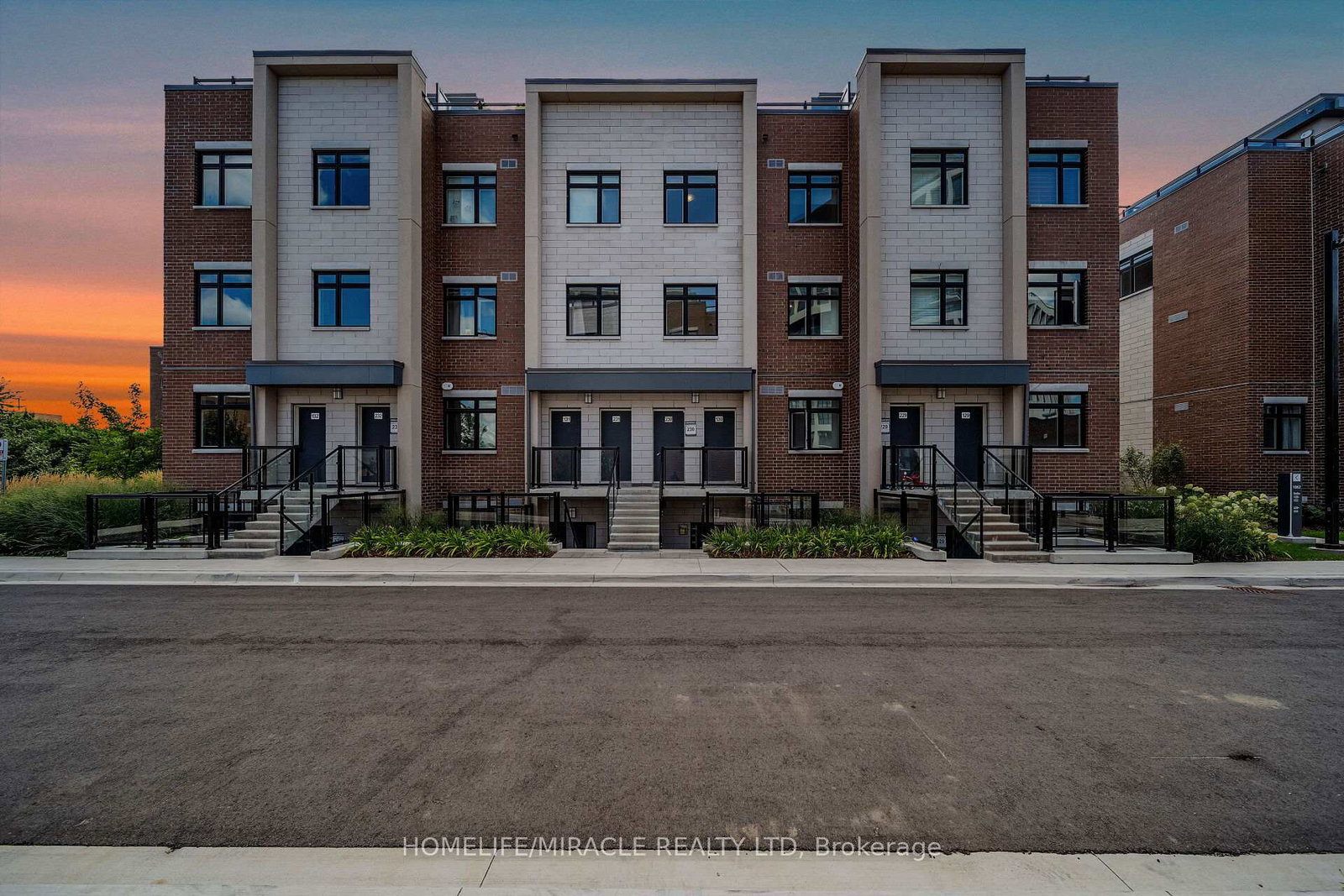 1062-douglas-mccurdy-common-n-mississauga-ontario-w12718854