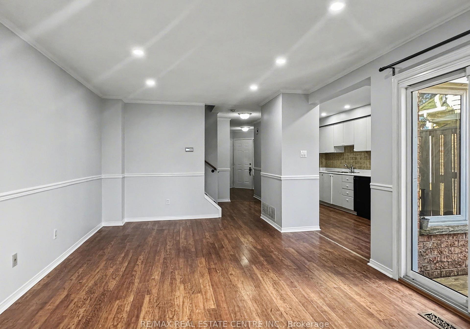 2215-cleaver-avenue-burlington-ontario-w12721868