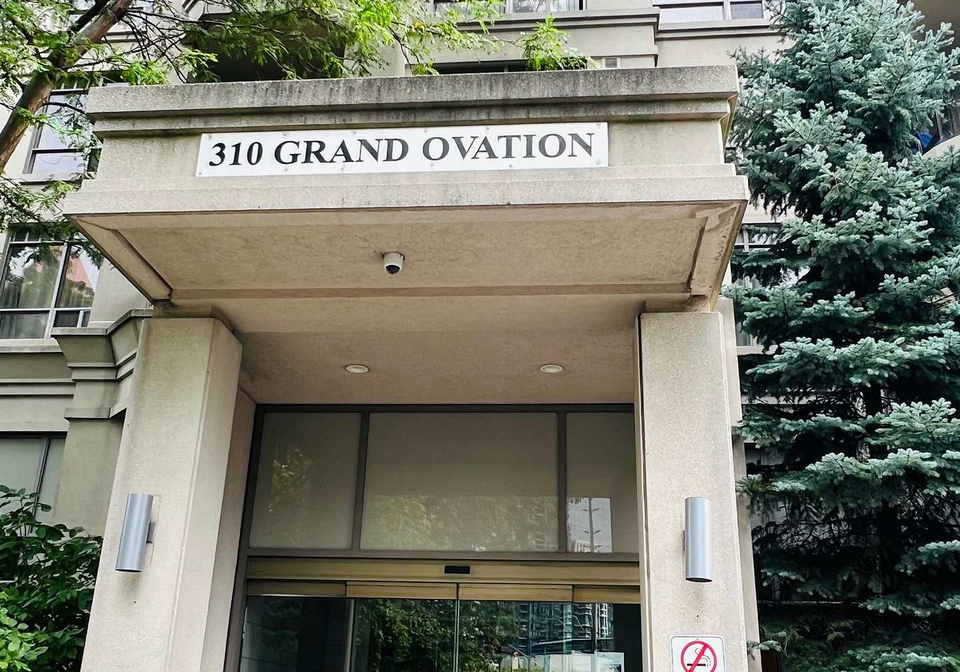 310-burnhamthorpe-road-w-mississauga-ontario-w12726678