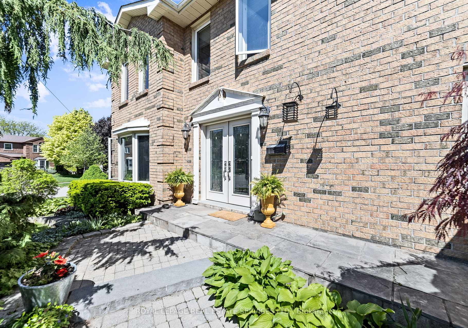 2131-upland-drive-burlington-ontario-w12726792