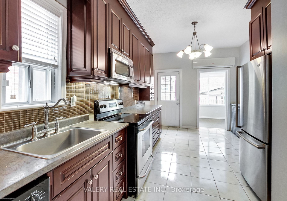 210-humberside-avenue-toronto-ontario-w12727774