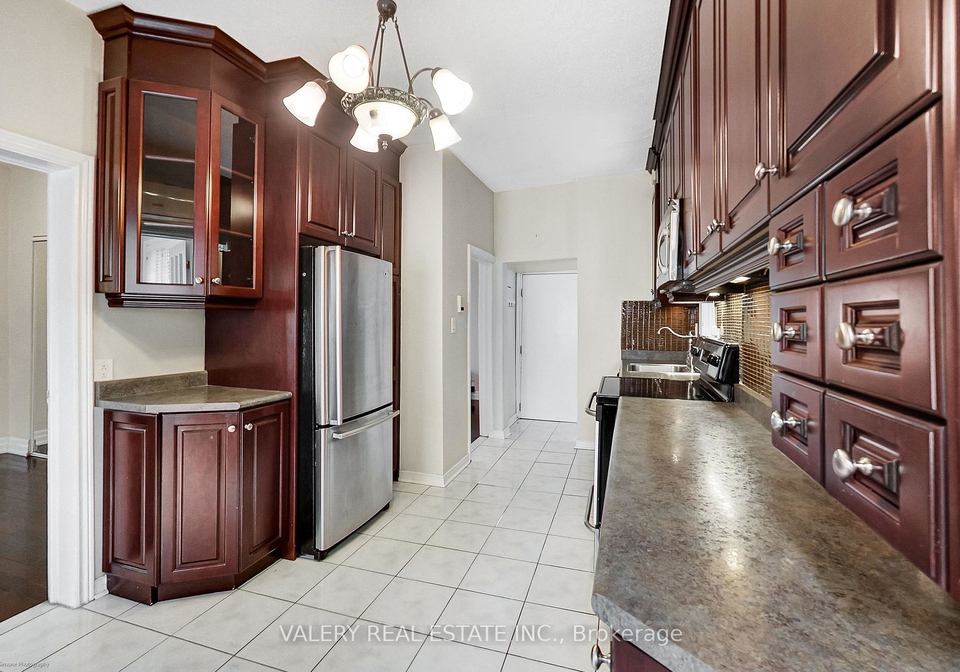 210-humberside-avenue-toronto-ontario-w12727774