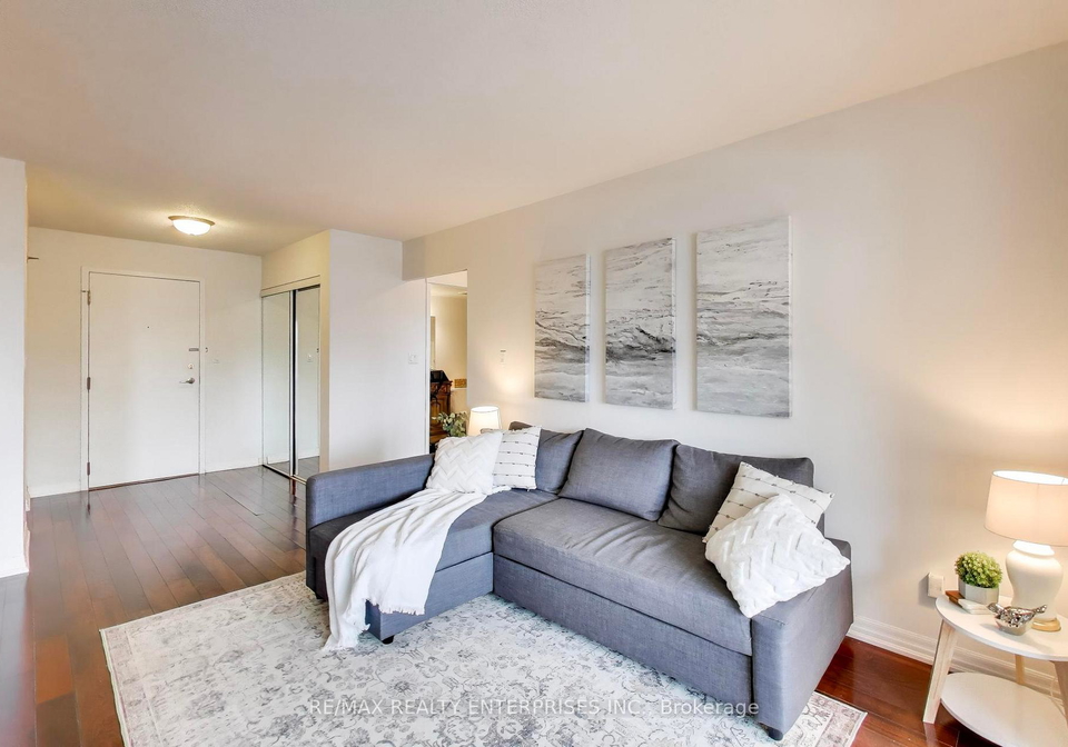 135-hillcrest-avenue-mississauga-ontario-w12730842