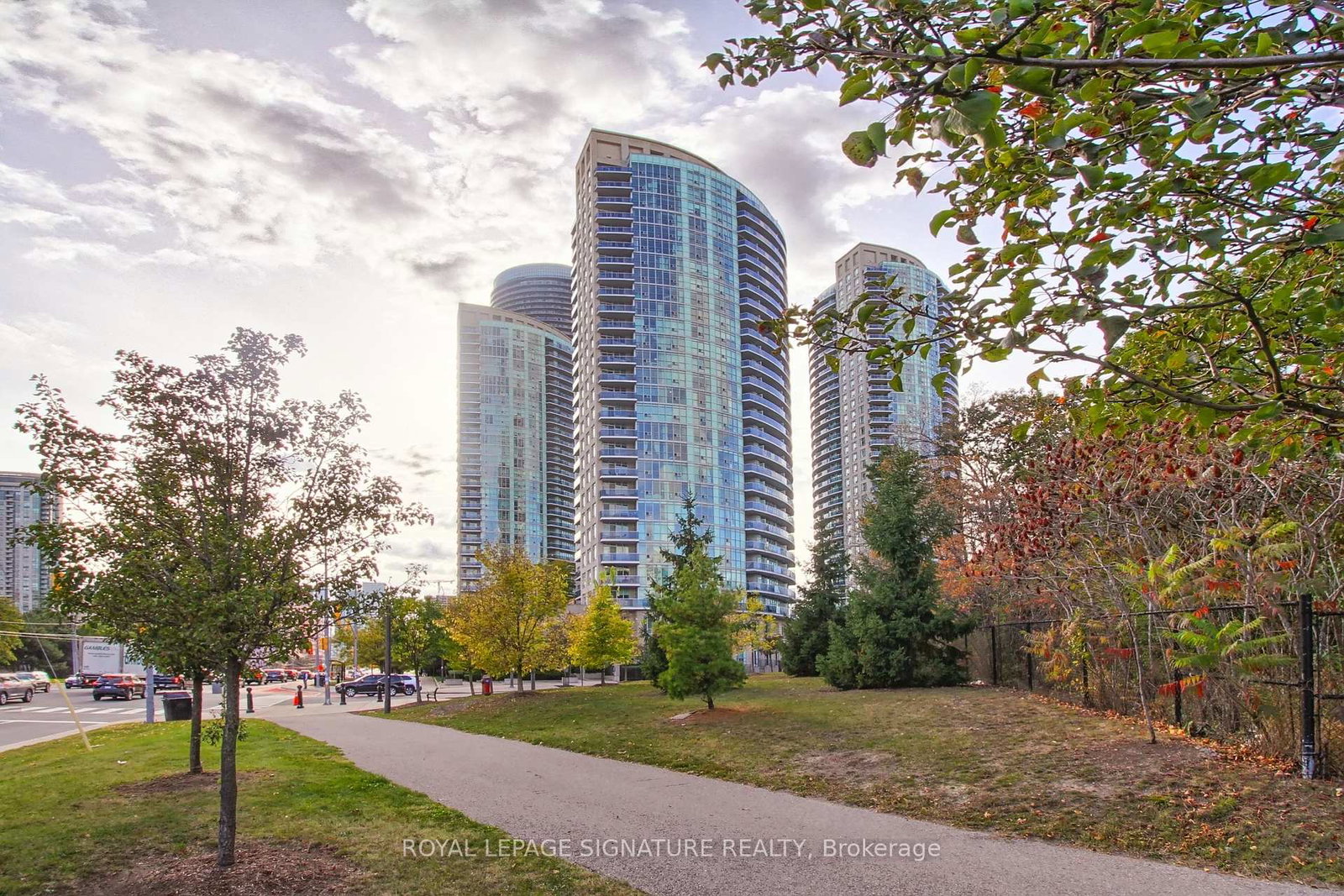 90-absolute-avenue-mississauga-ontario-w12731076