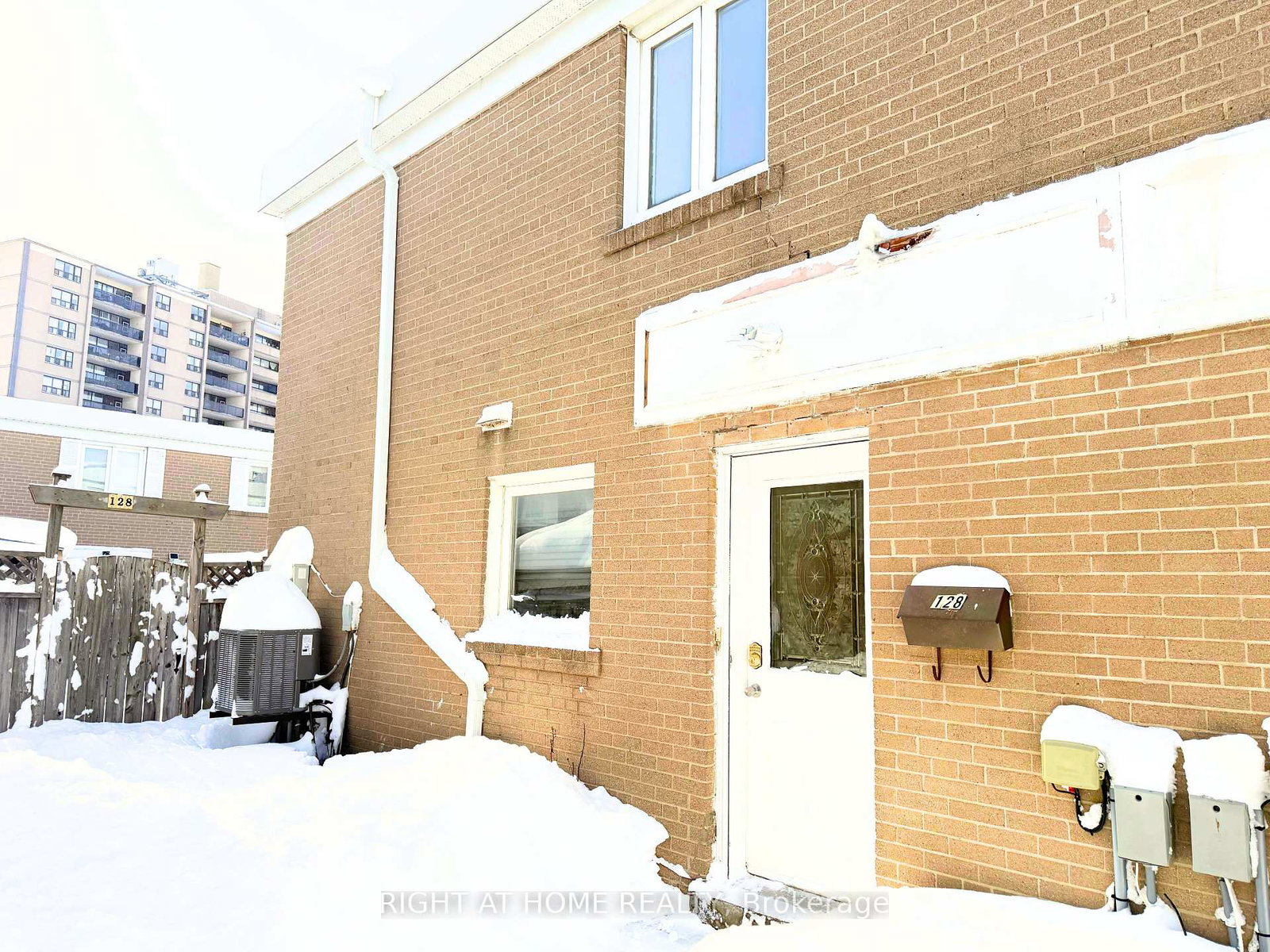 128-townhouse-crescent-brampton-ontario-w12731566