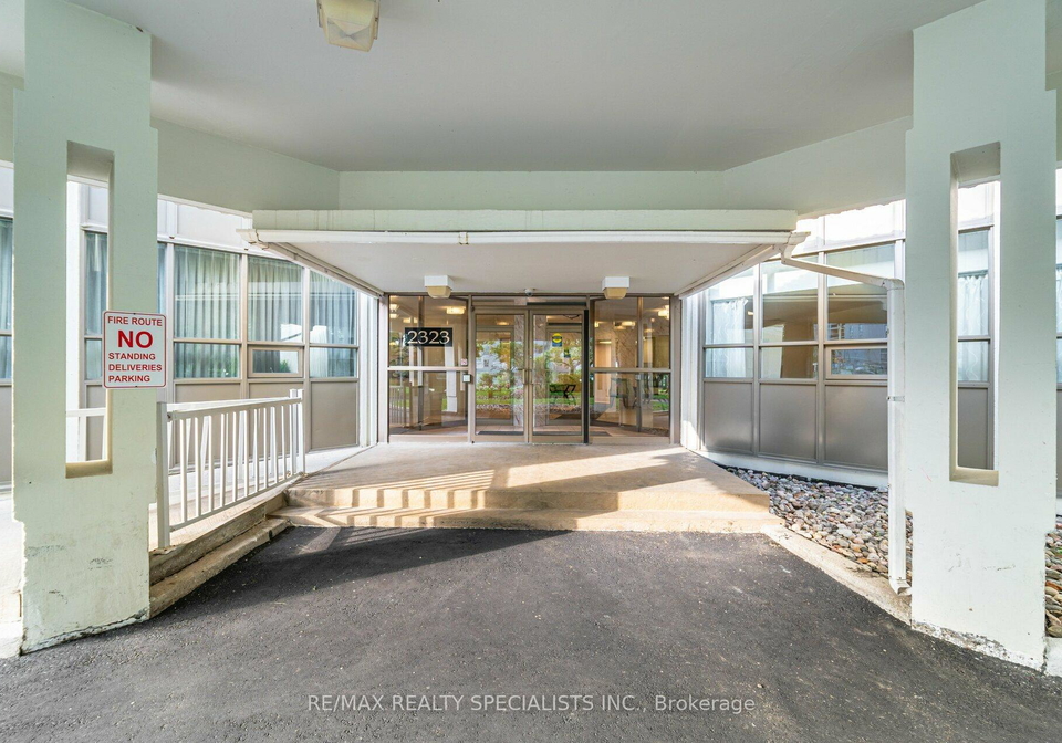 2323-confederation-parkway-mississauga-ontario-w12735350