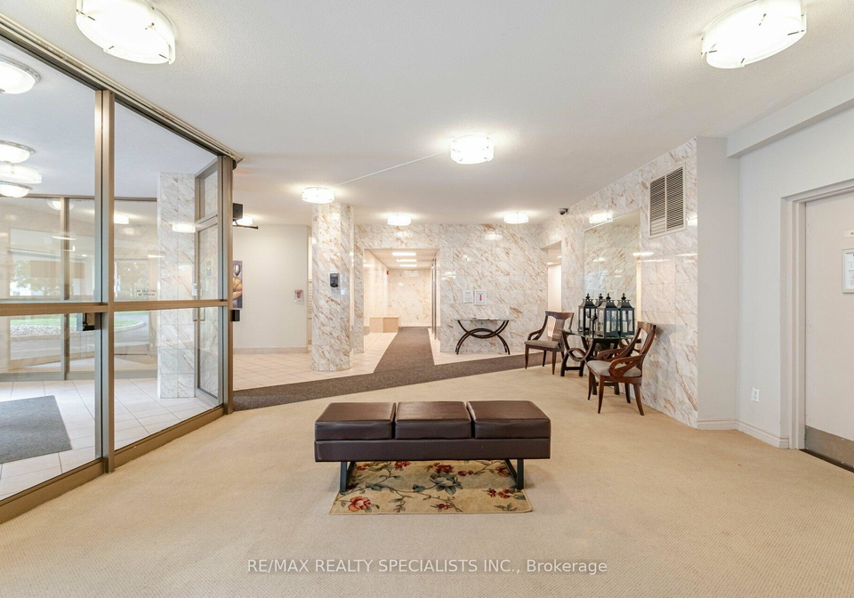 2323-confederation-parkway-mississauga-ontario-w12735350