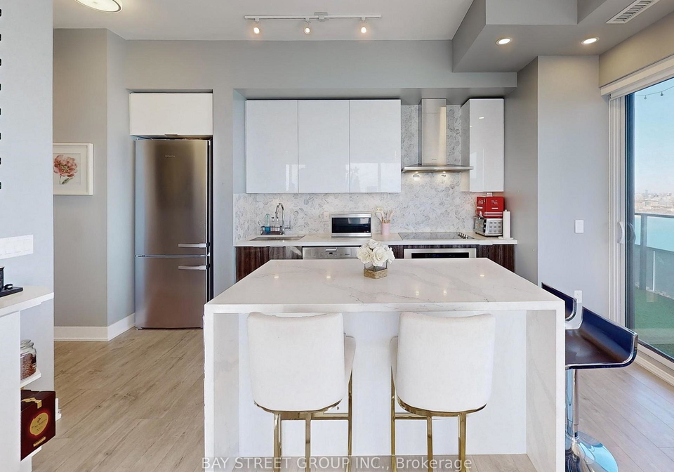 30-shore-breeze-drive-etobicoke-ontario-w12737022