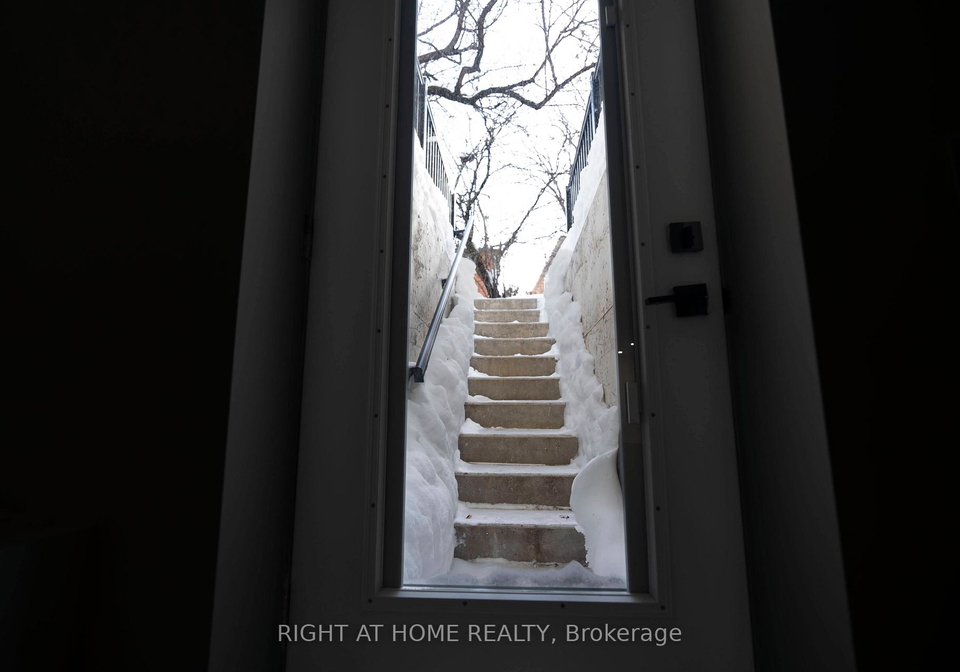 154-bristol-road-e-mississauga-ontario-w12737952