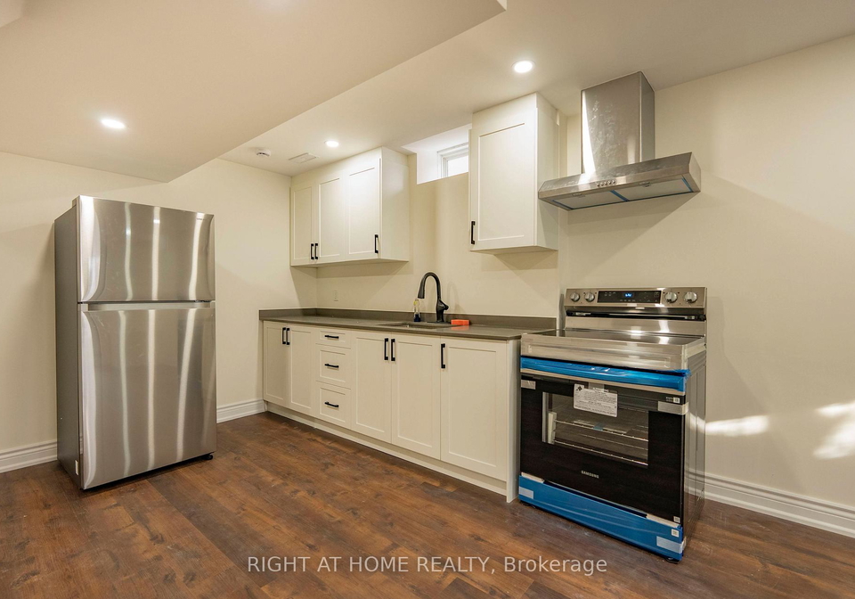 154-bristol-road-e-mississauga-ontario-w12737952