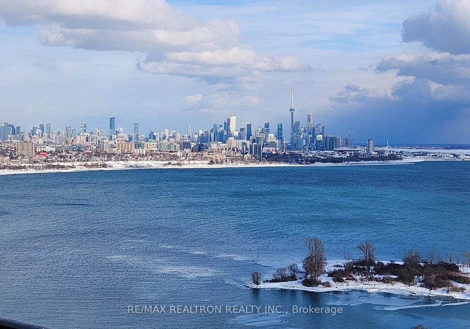 30-shore-breeze-drive-etobicoke-ontario-w12738038