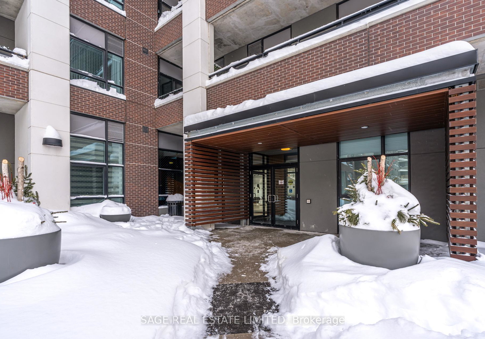 1-neighbourhood-lane-etobicoke-ontario-w12740256