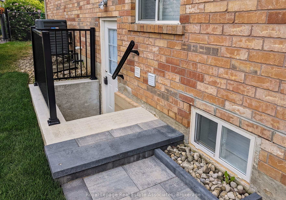 8-mcnally-street-halton-hills-ontario-w12741396