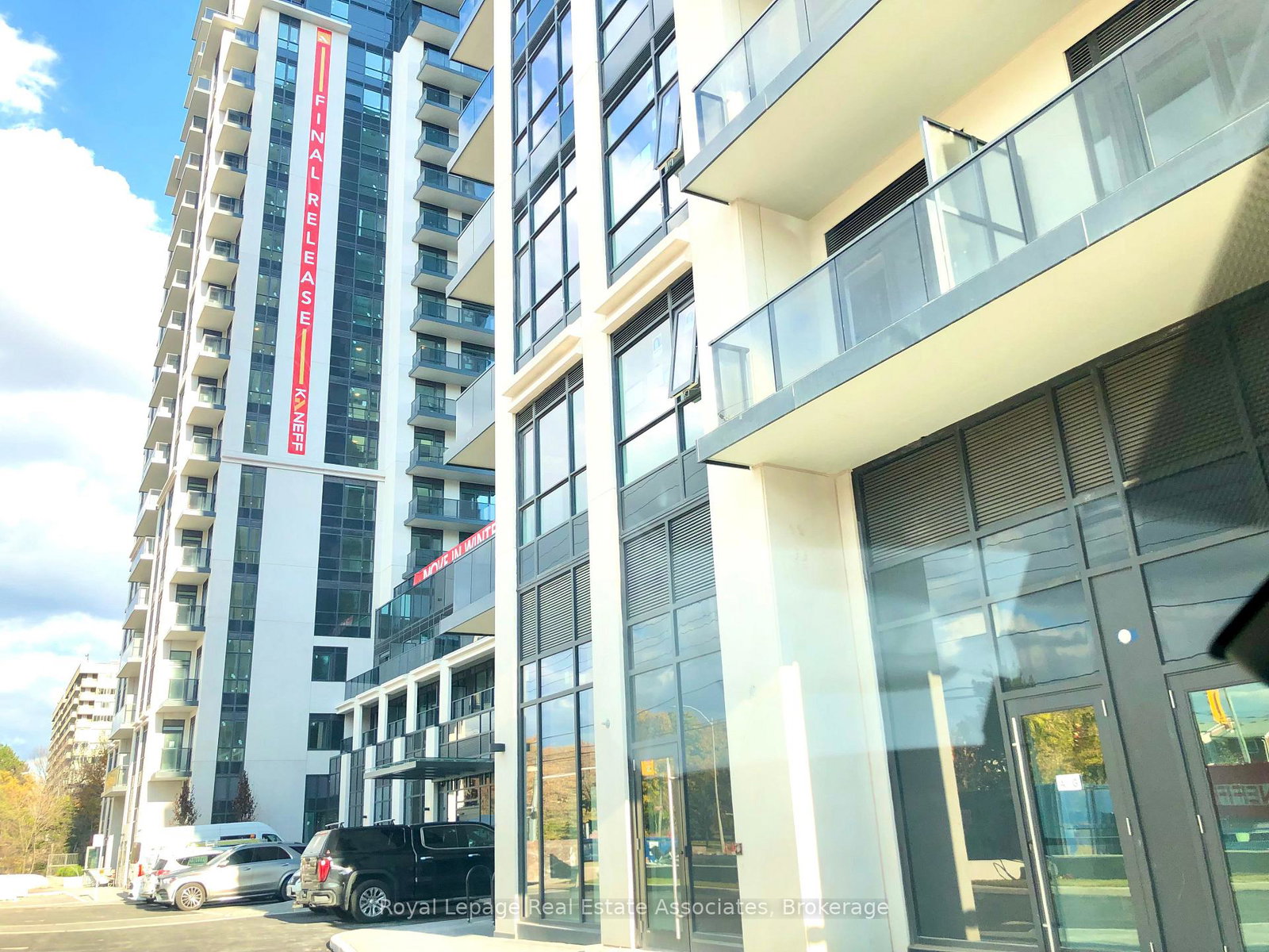 202-burnhamthorpe-road-e-mississauga-ontario-w12742612